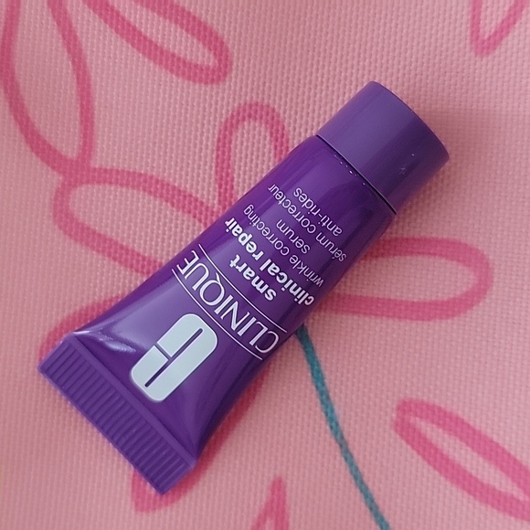 Clinique Pink Floral Makeup Bag With Samples - Picture 4 of 9